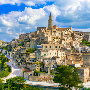 una gita a ostuni, alberobello, polignano e matera in navetta